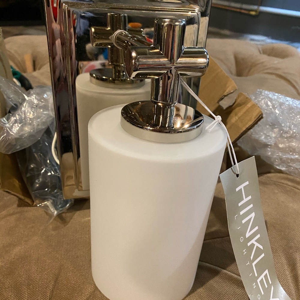 Hinkley wall pendant light